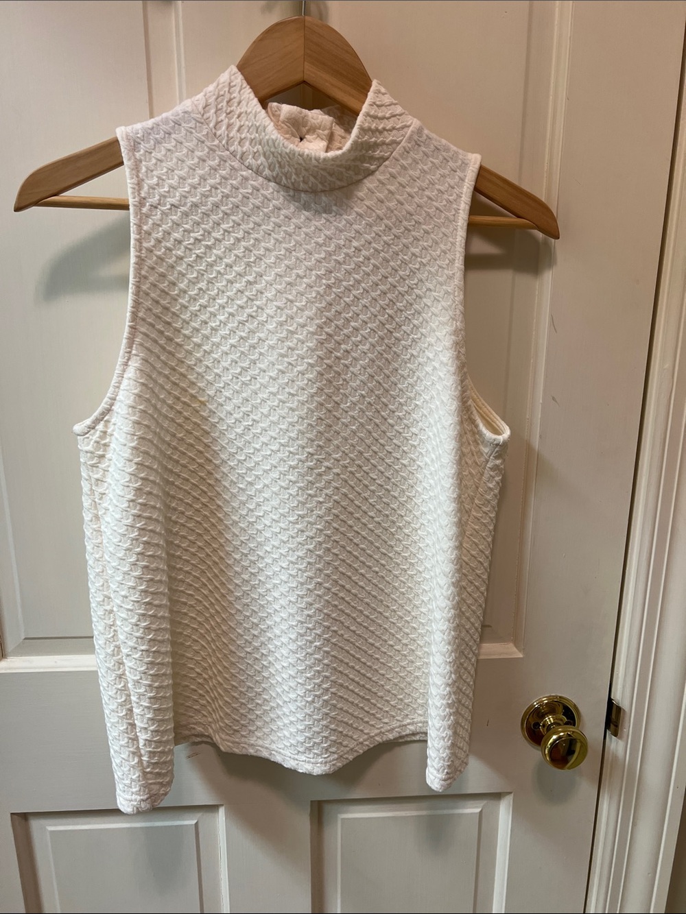 Sleeveless Mock Neck Textured Tank Top - White